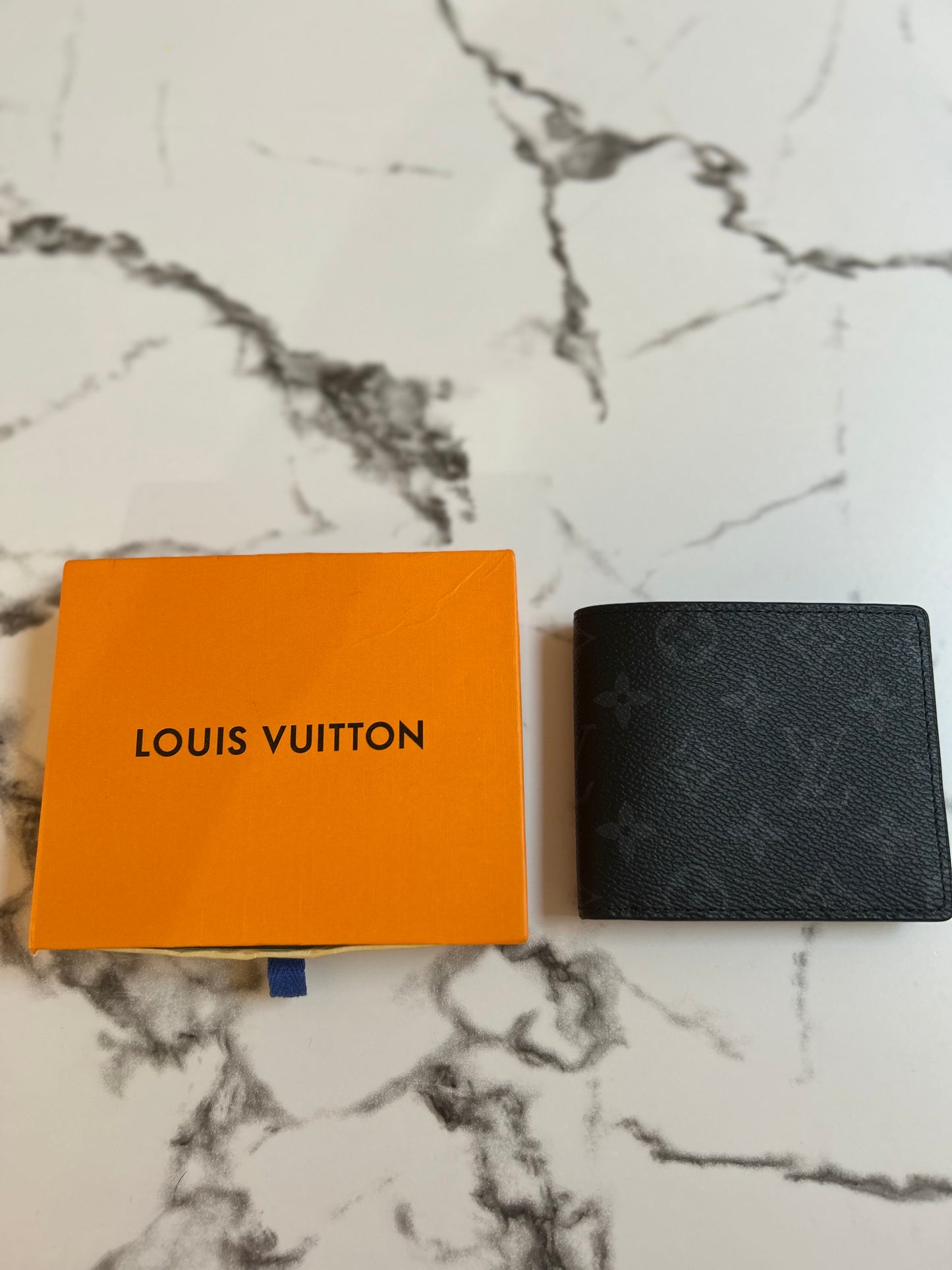 L wallet